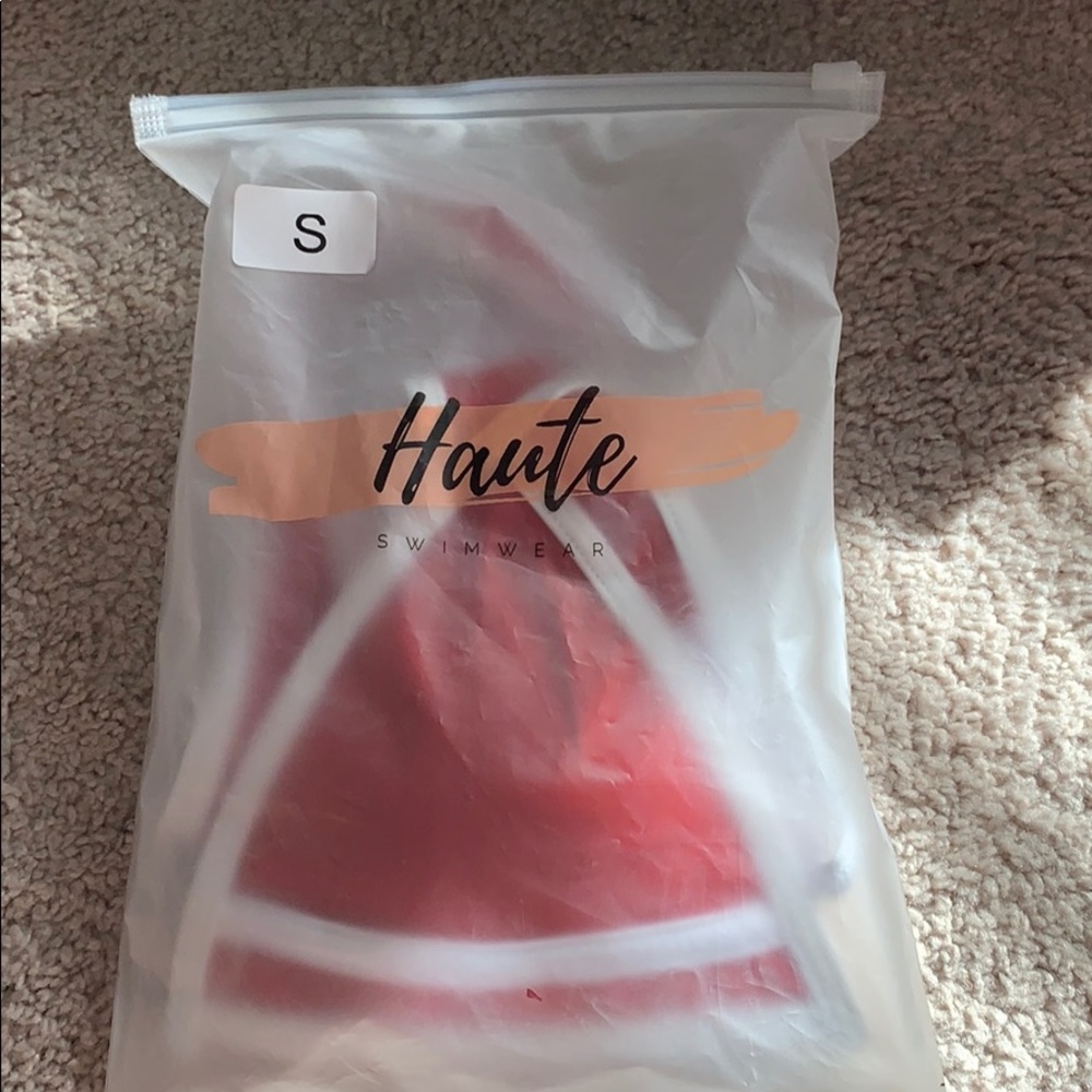 Bikini - Picture 3 of 3